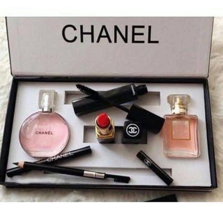 Chanel بوكس هدايا مكياج وعطر 5 قطع