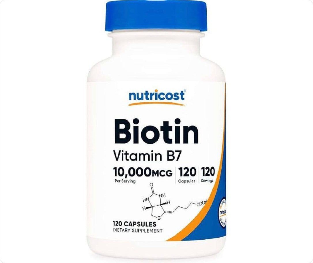 عبوة مكمل غذائي بيوتين فيتامين ب7 من Nutricost تحتوي على 120 كبسولة بقوة 10000 مايكروغرام للحصة.