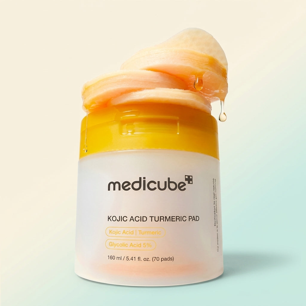 وسائد التقشير والتفتيح بحمض الكوجيك والكركم من Medicube